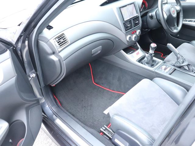 インプレッサ ＷＲＸ　ＳＴｉ　４ＷＤ　６ＭＴ　ＲＡＹＳ１８ＡＷ　大型リアスポイラー　タイベル交換済み　大型リアスポイラー　ＲＥＣＡＲＯシート　ＳＴＩタワーバー　ＨＤＤナビ　フルセグＴＶ　ＥＴＣ　プッシュスタート　スマートキー（13枚目）