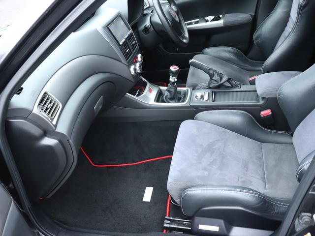 インプレッサ ＷＲＸ　ＳＴｉ　４ＷＤ　６ＭＴ　ＲＡＹＳ１８ＡＷ　大型リアスポイラー　タイベル交換済み　大型リアスポイラー　ＲＥＣＡＲＯシート　ＳＴＩタワーバー　ＨＤＤナビ　フルセグＴＶ　ＥＴＣ　プッシュスタート　スマートキー（14枚目）