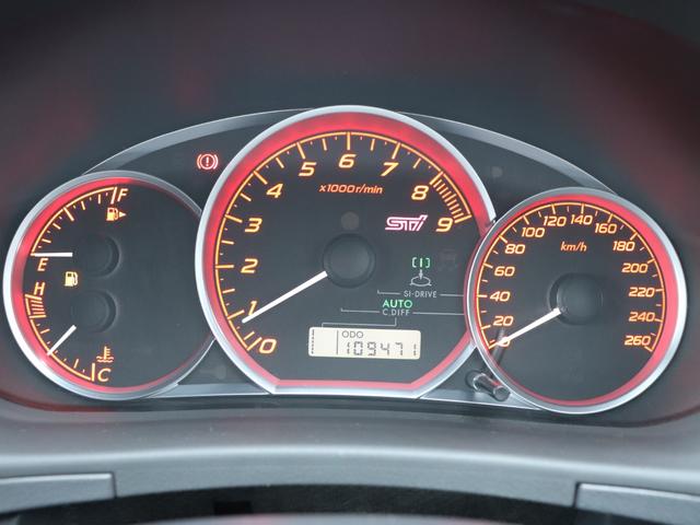 インプレッサ ＷＲＸ　ＳＴｉ　４ＷＤ　６ＭＴ　ＲＡＹＳ１８ＡＷ　大型リアスポイラー　タイベル交換済み　大型リアスポイラー　ＲＥＣＡＲＯシート　ＳＴＩタワーバー　ＨＤＤナビ　フルセグＴＶ　ＥＴＣ　プッシュスタート　スマートキー（29枚目）
