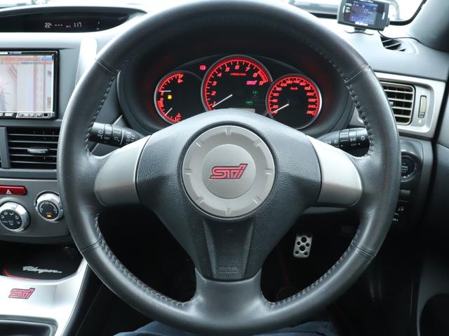 インプレッサ ＷＲＸ　ＳＴｉ　４ＷＤ　６ＭＴ　ＲＡＹＳ１８ＡＷ　大型リアスポイラー　タイベル交換済み　大型リアスポイラー　ＲＥＣＡＲＯシート　ＳＴＩタワーバー　ＨＤＤナビ　フルセグＴＶ　ＥＴＣ　プッシュスタート　スマートキー（30枚目）