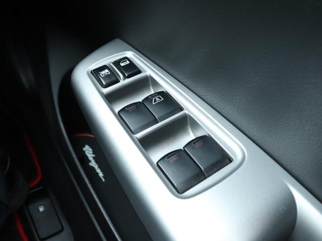 インプレッサ ＷＲＸ　ＳＴｉ　４ＷＤ　６ＭＴ　ＲＡＹＳ１８ＡＷ　大型リアスポイラー　タイベル交換済み　大型リアスポイラー　ＲＥＣＡＲＯシート　ＳＴＩタワーバー　ＨＤＤナビ　フルセグＴＶ　ＥＴＣ　プッシュスタート　スマートキー（33枚目）