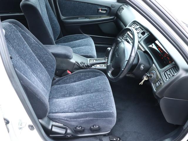 クレスタ ルラーンＧ　ユーザー買取車　社外エアロ　ツートンカラー　リアスポイラー　ＥＴＣ　キーレス　純正１６ＡＷ　ＨＩＤヘッドライト　フォグランプ　ドアバイザー　オートライト　走行約７２０００ｋｍ（12枚目）