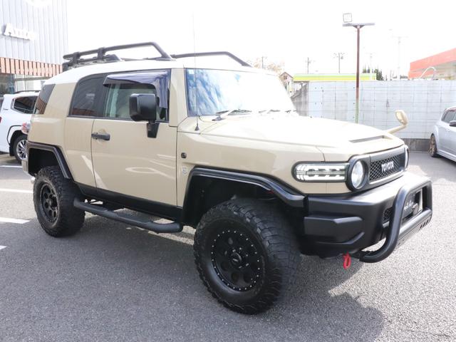 FJクルーザー カラーパッケージ 4WD リフトアップ バンパーガード サイドステップ 社外16AW ルーフキャリア ヒッチメンバー 社外テールレンズ ミラー型前後ドライブレコーダー クルーズコントロール SDナビ 地デジ Bカメラ(6枚目)