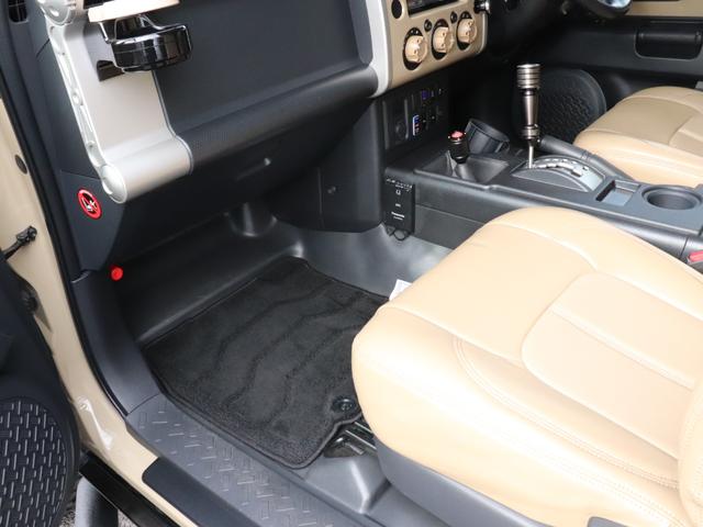 FJクルーザー カラーパッケージ 4WD リフトアップ バンパーガード サイドステップ 社外16AW ルーフキャリア ヒッチメンバー 社外テールレンズ ミラー型前後ドライブレコーダー クルーズコントロール SDナビ 地デジ Bカメラ(13枚目)