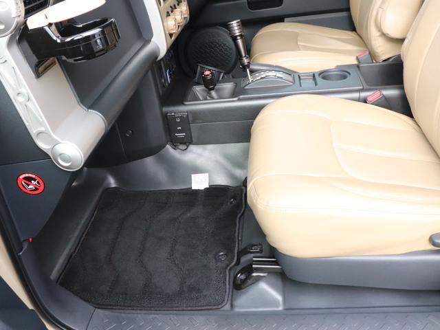 FJクルーザー カラーパッケージ 4WD リフトアップ バンパーガード サイドステップ 社外16AW ルーフキャリア ヒッチメンバー 社外テールレンズ ミラー型前後ドライブレコーダー クルーズコントロール SDナビ 地デジ Bカメラ(14枚目)