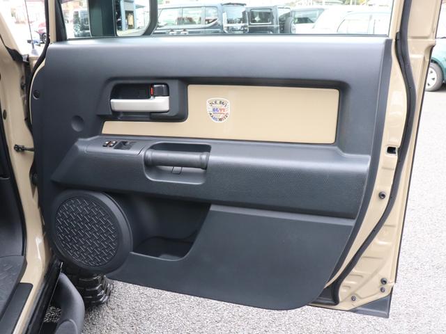 FJクルーザー カラーパッケージ 4WD リフトアップ バンパーガード サイドステップ 社外16AW ルーフキャリア ヒッチメンバー 社外テールレンズ ミラー型前後ドライブレコーダー クルーズコントロール SDナビ 地デジ Bカメラ(42枚目)