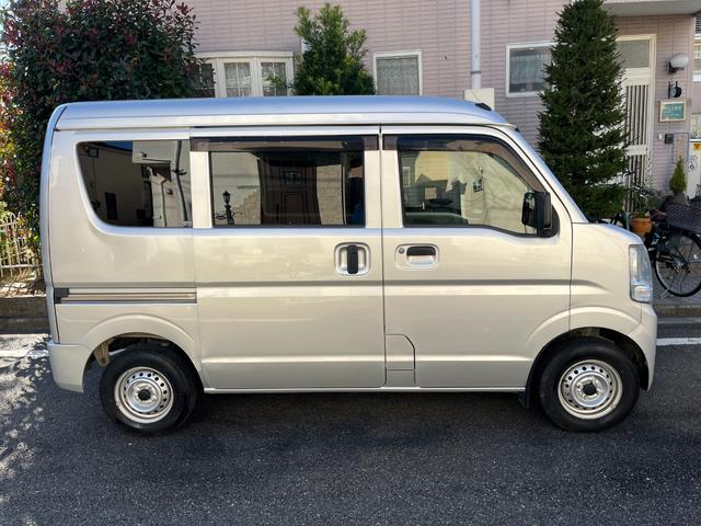 NV100クリッパーバン DX 両スライド 禁煙車両 助手席エアバック キーレスキー ETC付き ドラレコ ナビ・テレビ パワステ付き 運転席エアバック エアコン 整備記録簿 ABS付き(4枚目)