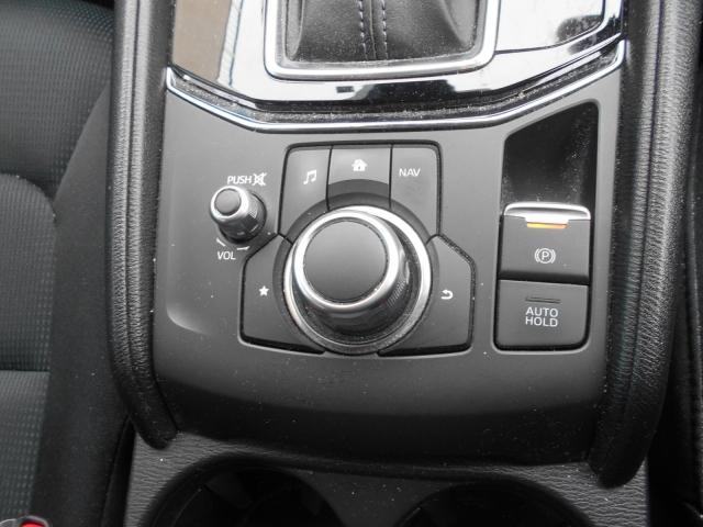 ■電動パーキングブレーキ（ＥＰＢ）軽い力でスイッチを操作するだけでパーキングブレーキをかけることができ、スイッチを押すか発進の為にアクセルを踏み込むと解除されます。
