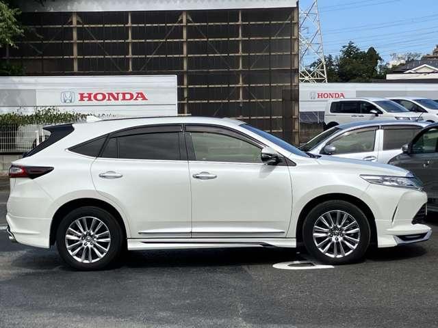 ハリアー プレミアム　メタル　アンド　レザーパッケージ　禁煙車！衝突被害軽減！Ａクルコン！サンルーフ！純正ナビ！Ｂカメラ！ＢＴ！フルセグＴＶ！パワーシート！ＥＴＣ！オートライト！シートヒーター＆エアコン！スマートキー＆プッシュスタート！モデリスタエアロ！（6枚目）