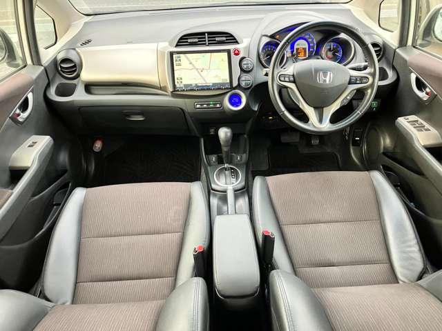 フィットハイブリッド スマートセレクション　ファインスタイル　禁煙車！クルーズコントロール！純正ナビ！バックカメラ！フルセグＴＶ！ＥＴＣ！オートライト！ステアリングスイッチ！シートヒーター！スマートキー＆プッシュスタート！アイドリングストップ！横滑り防止装置！（15枚目）