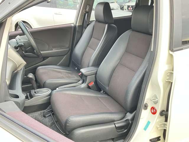 フィットハイブリッド スマートセレクション　ファインスタイル　禁煙車！クルーズコントロール！純正ナビ！バックカメラ！フルセグＴＶ！ＥＴＣ！オートライト！ステアリングスイッチ！シートヒーター！スマートキー＆プッシュスタート！アイドリングストップ！横滑り防止装置！（18枚目）
