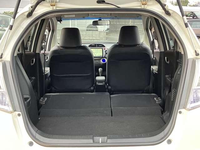 フィットハイブリッド スマートセレクション　ファインスタイル　禁煙車！クルーズコントロール！純正ナビ！バックカメラ！フルセグＴＶ！ＥＴＣ！オートライト！ステアリングスイッチ！シートヒーター！スマートキー＆プッシュスタート！アイドリングストップ！横滑り防止装置！（22枚目）