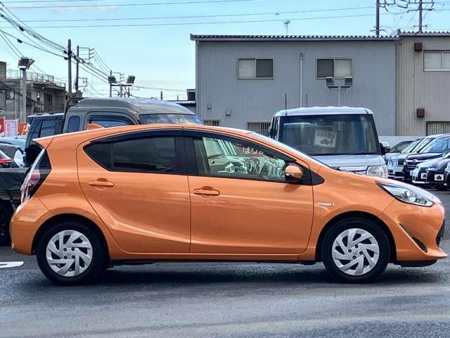 アクア S 車検R8年7月/ワンオーナー/禁煙車/純正メモリーナビ/ワンセグTV/BLUETOOTH対応/ウィンカーミラー/ETC/横滑り防止装置/キーレスエントリー/(7枚目)