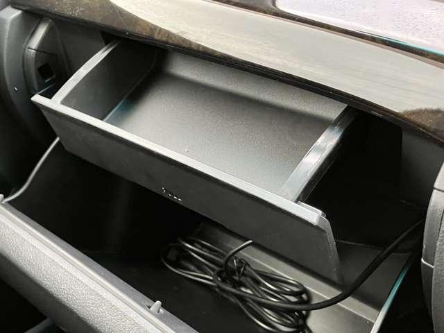 ヴェルファイア 2.4Z ゴールデンアイズII 禁煙車/車検R9年3月/両側電動スライドドア/メモリーナビ/フルセグTV/BLUETOOTH対応/バックカメラ/HIDヘッドライト/パワーバックドア/黒ハーフレザー/ETC/スマートキー/(42枚目)