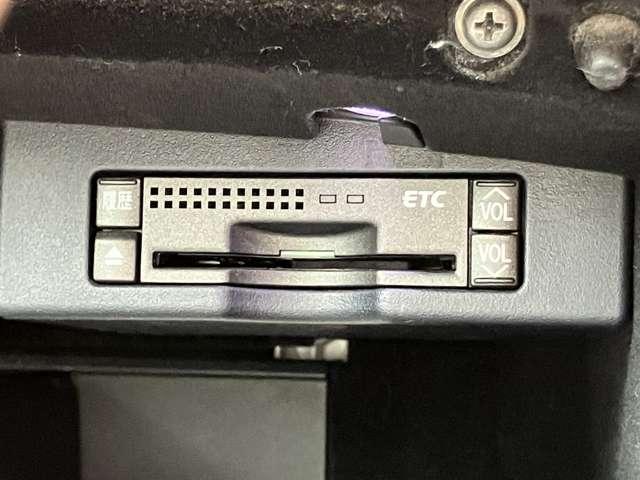 IS F ベースグレード ★車検R9年6月!!★純正HDDナビ★社外メモリーナビ/フルセグTV★BLUETOOTH★バックカメラ★レザーシート★サンルーフ★純正19インチアルミ★足廻り★運転席レカロシート★(25枚目)