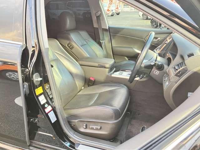 クラウン その他　★車検Ｒ８年７月！！★純正ＨＤＤナビ／フルセグＴＶ★バックカメラ★ＢＬＵＥＴＯＯＴＨ★レザーシート★社外１８インチアルミ★足廻り★シートヒーター★電動サンシェード★（14枚目）