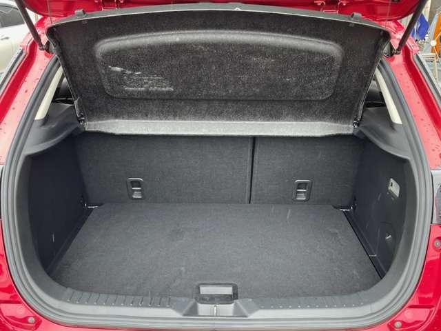 「ラゲッジスペース」　これだけの容量を確保！何でも載せて下さい♪