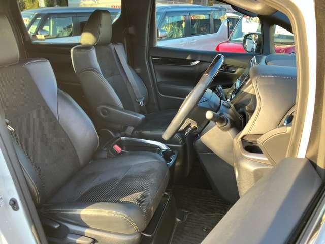 ヴェルファイア ２．５Ｚ　Ａエディション　ゴールデンアイズ　★車検Ｒ８年１２月！！★プリクラッシュセーフティ★両側電動スライドドア★パワーバックドア★ＬＥＤヘッドライト★黒ハーフレザー★純正１８インチアルミ★（16枚目）
