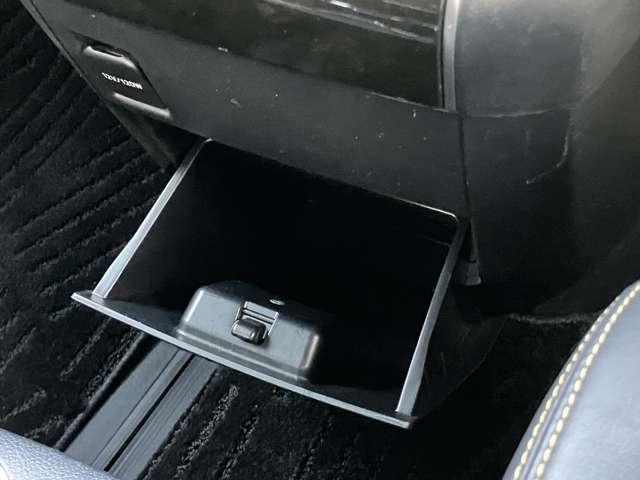 ヴェルファイア ２．５Ｚ　Ａエディション　ゴールデンアイズ　★車検Ｒ８年１２月！！★プリクラッシュセーフティ★両側電動スライドドア★パワーバックドア★ＬＥＤヘッドライト★黒ハーフレザー★純正１８インチアルミ★（37枚目）