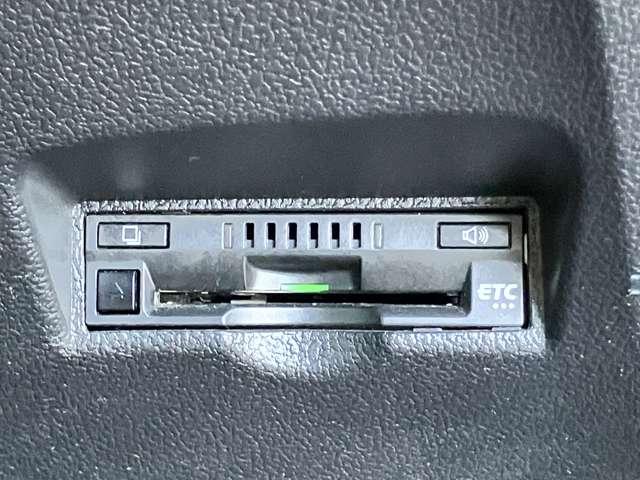 プリウス S ★純正メモリーナビ/フルセグTV★BLUETOOTH★バックカメラ★LEDヘッドライト★純正15インチアルミ★セーフティセンス★(18枚目)