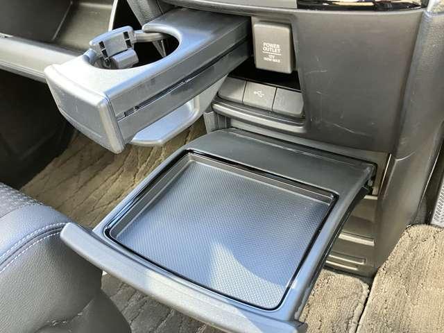 ステップワゴンスパーダ スパーダ・クールスピリット　ホンダセンシング　★純正メモリーナビ／フルセグＴＶ★ＢＬＵＥＴＯＯＴＨ★バックカメラ★ＬＥＤヘッドライト★ホンダセンシング★両側電動スライドドア★ＬＥＤヘッドライト★ハーフレザー★純正１７インチアル（29枚目）