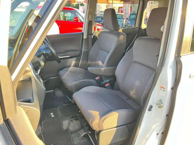 【助手席】　シートなどの状態も良く、目立つような傷や汚れはありません！