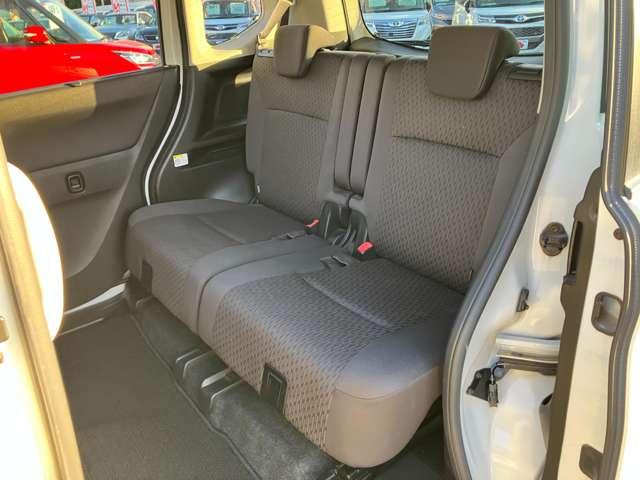 【２ｎｄシート】　２列目もゆったり座ることができます♪