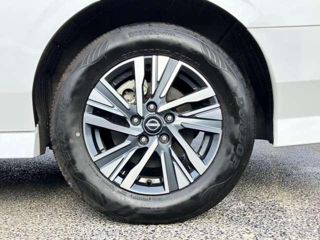 セレナ ハイウェイスターＶ　アイドリングストップ！３６０度セーフティアシスト！イクリプスナビ＆ＢＴ！インテリジェントアラウンドビューモニター＆ルームミラー！ハンズフリー両側パワースライドドア！ＬＥＤヘッドライ（7枚目）