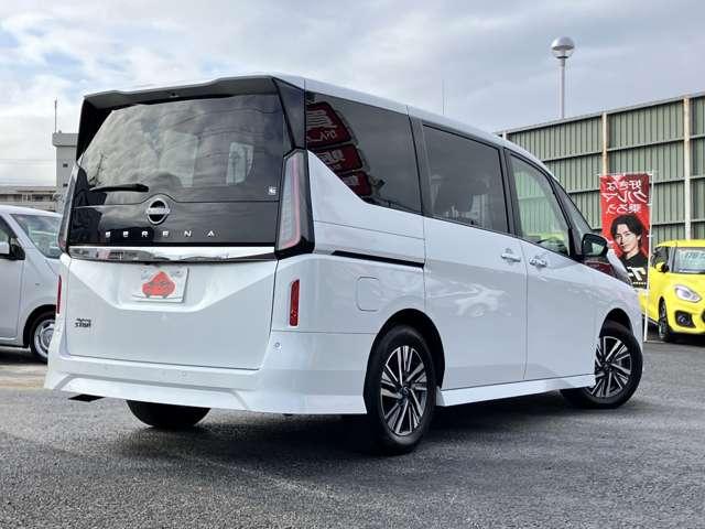 セレナ ハイウェイスターＶ　アイドリングストップ！３６０度セーフティアシスト！イクリプスナビ＆ＢＴ！インテリジェントアラウンドビューモニター＆ルームミラー！ハンズフリー両側パワースライドドア！ＬＥＤヘッドライ（9枚目）