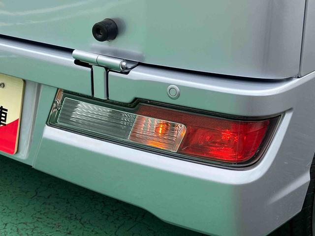 ハイゼットカーゴ デッキバンＬ　ＳＡＩＩＩ　４ＷＤ　ＬＥＤヘッドランプ　保証　まごころ保証　１年間・走行距離無制限付き　ＬＥＤヘッドランプ　４ＷＤ車　オートライト　オートハイビーム　オーバーヘッドシェルフ　前席パワーウインドウ衝突回避支援ブレーキ（25枚目）