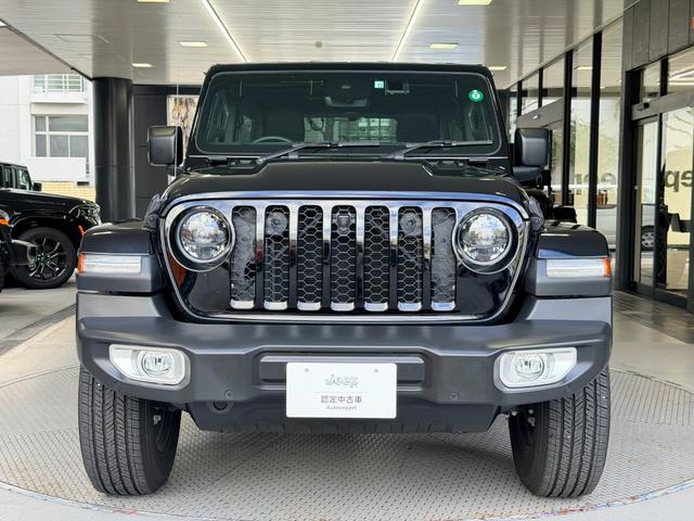 ジープ・ラングラーアンリミテッド サハラ ワンオーナー LEDライト FSBカメラ レザーシート シートヒーター ステアリングヒーター アダプティブクルーズコントロール アップルカープレイ TV アルパイン製サブウーハー ドライブレコーダー(5枚目)