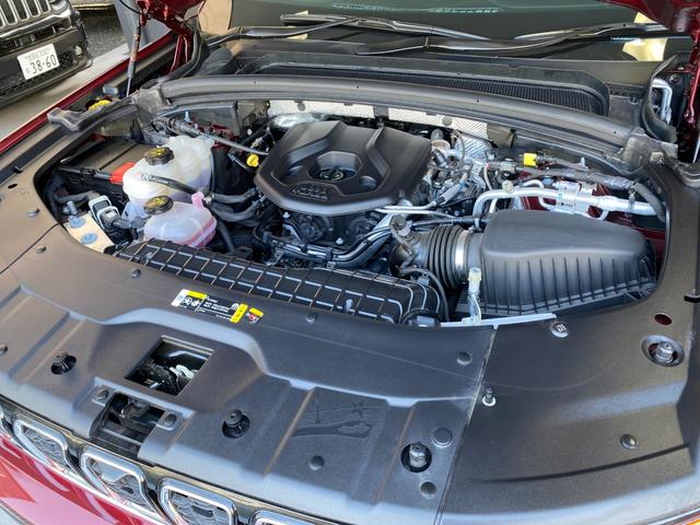 ジープ・コマンダー  ワンオーナー Carplay 全方位カメラ ブラウンレザーシート シートヒーター ステアリングヒーター オートパイロット LEDヘッドライト ハンズフリーパワーリフトゲート 純正ナビ ドラレコ(28枚目)