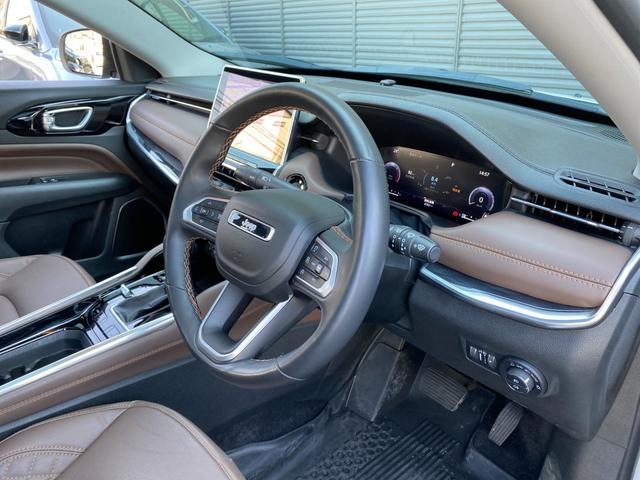 ジープ・コマンダー  ワンオーナー Carplay 全方位カメラ ブラウンレザーシート シートヒーター ステアリングヒーター オートパイロット LEDヘッドライト ハンズフリーパワーリフトゲート 純正ナビ ドラレコ(31枚目)