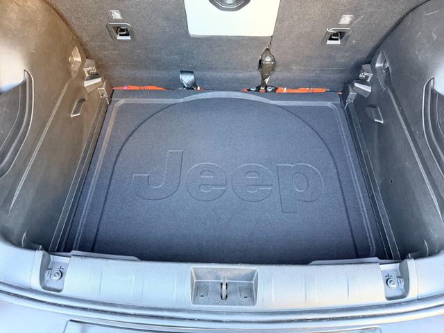 ジープ・レネゲード リミテッド ワンオーナー パノラミックサンルーフ ポーラープランジレザーシート LEDヘッドライト アダプティブクルーズコントロール シートヒーター カープレイ TV Bカメラ ETC(66枚目)
