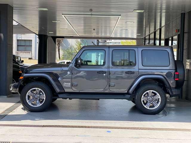 ジープ・ラングラーアンリミテッド サハラ 4WD ワンオーナー TV レザーシート LED アダプティブクルーズコントロール アルパイン製サブウーファー シートヒーター ステアリングヒーター アップルカープレイ ブラインドスポットモニター(11枚目)