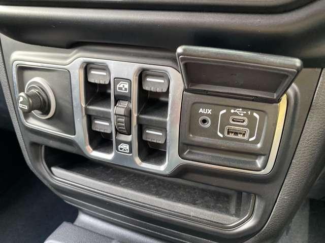 ジープ・ラングラーアンリミテッド サハラ 4WD ワンオーナー TV レザーシート LED アダプティブクルーズコントロール アルパイン製サブウーファー シートヒーター ステアリングヒーター アップルカープレイ ブラインドスポットモニター(55枚目)