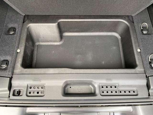 ジープ・ラングラーアンリミテッド サハラ 4WD ワンオーナー TV レザーシート LED アダプティブクルーズコントロール アルパイン製サブウーファー シートヒーター ステアリングヒーター アップルカープレイ ブラインドスポットモニター(70枚目)