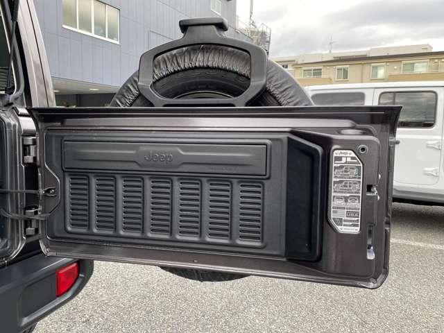 ジープ・ラングラーアンリミテッド サハラ 4WD ワンオーナー TV レザーシート LED アダプティブクルーズコントロール アルパイン製サブウーファー シートヒーター ステアリングヒーター アップルカープレイ ブラインドスポットモニター(74枚目)