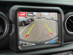 ギヤをリバースに入れると車両後方の映像を映し出し、バック時の後方視界をサポートするリヤビューカメラ！ 6