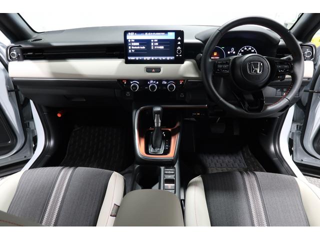 ヴェゼル e:HEVPLaY ホンダ認定中古車/バックカメラ/メモリーナビ/インターナビ/USB入力電子/Bluetooth/LEDヘッドライト/サンルーフ・ガラスルーフ/アルミホイール/シートヒーター/フロアマット/ETC(9枚目)
