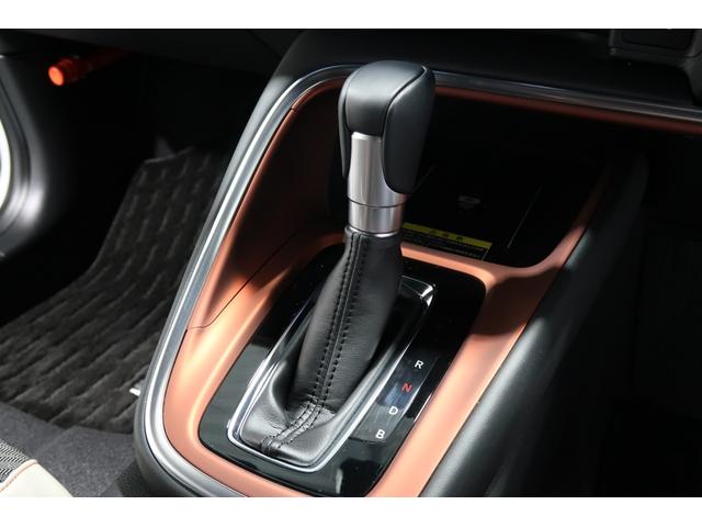 ヴェゼル e:HEVPLaY ホンダ認定中古車/バックカメラ/メモリーナビ/インターナビ/USB入力電子/Bluetooth/LEDヘッドライト/サンルーフ・ガラスルーフ/アルミホイール/シートヒーター/フロアマット/ETC(12枚目)