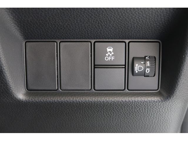 フィット クロスター　当社デモカー／バックカメラ／後席モニター／インターナビ／ＬＥＤヘッドライト／アルミホイール／ＥＴＣ／ワンセグＴＶ／フルセグＴＶ／メモリーナビ／ＵＳＢ入力電子／Ｂｌｕｅｔｏｏｔｈ／レーンアシスト（17枚目）