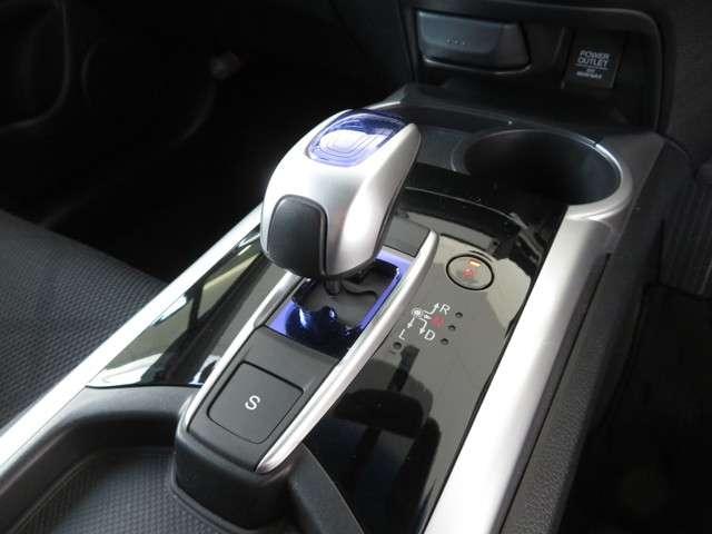 ハイブリッドX ホンダ認定中古車 運転支援 Bluetooth対応ナビ 純正AW クルーズコントロール スマートキー ETC CD DVD再生 フルセグTV リアカメラ 電動格納ミラー LEDヘッドライト(12枚目)