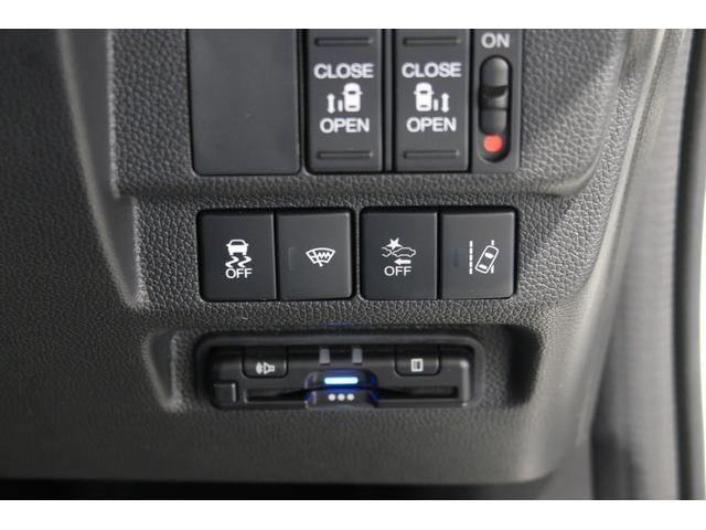 フリード クロスター 認定中古車 2年保証付 ワンオーナー Bluetooth対応ナビ バックカメラ 前後ドラレコ ETC 運転支援 センシング シートヒーター 3列シート 両側電動スライド USB入力端子 フルセグ(17枚目)