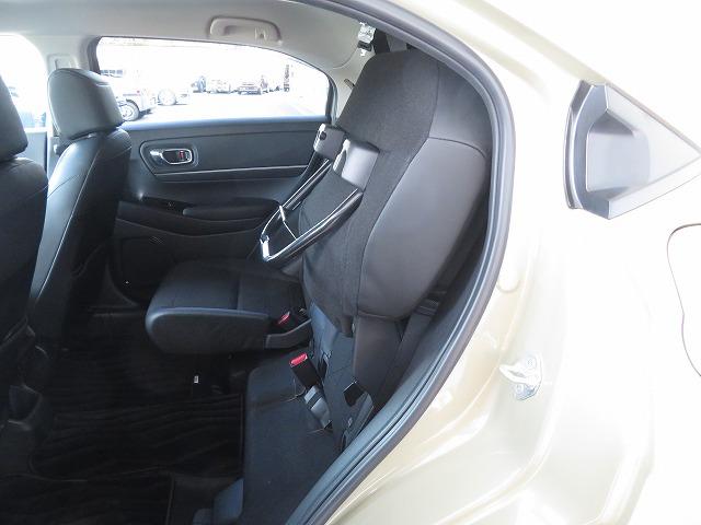 ヴェゼル ｅ：ＨＥＶＺ　２年保証　センシング　Ｈコネクト　前後ドラレコ　ステアリングヒーター　障害物センサー　シートヒーター　ブラインドスポットモニター　ＵＳＢ入力端子　Ｂｌｕｅｔｏｏｔｈ対応ナビ　バックカメラ　フルセグ（15枚目）