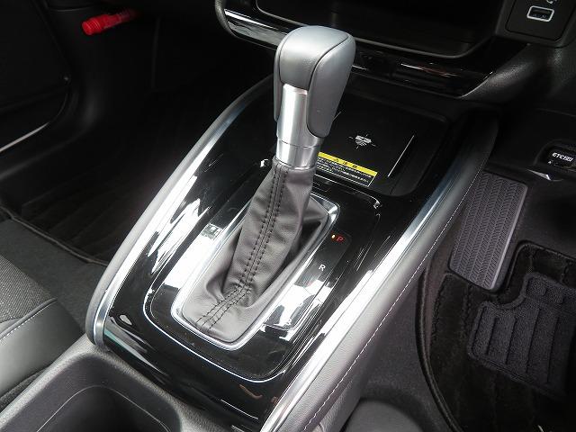 ヴェゼル ｅ：ＨＥＶＺ　２年保証　Ｂｌｕｅｔｏｏｔｈ対応　コネクト　車内Ｗｉ－Ｆｉ　センシング　前後ドラレコ　アクセル踏み間違い抑制対応　ＭＴモード　ＥＴＣ２．０　シートヒーター　電動リアゲート　ブラインドスポットモニター（18枚目）