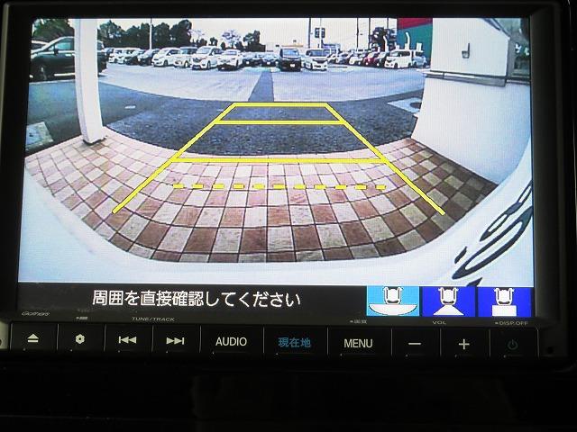 ギヤをＲに入れるとナビの画面に後ろの映像が映るリヤカメラ付！後退時、コンディションが悪い視界でもカラーバックモニター＆ガイドラインがドライバーをしっかりサポート★★★