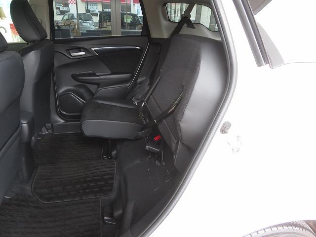 チップアップ＆ダイブダウン機構付きリアシート♪リア席の座面を跳ね上げると横にしたくない荷物を積み込める荷室には早変わり♪♪多彩な収納アレンジが可能です♪♪