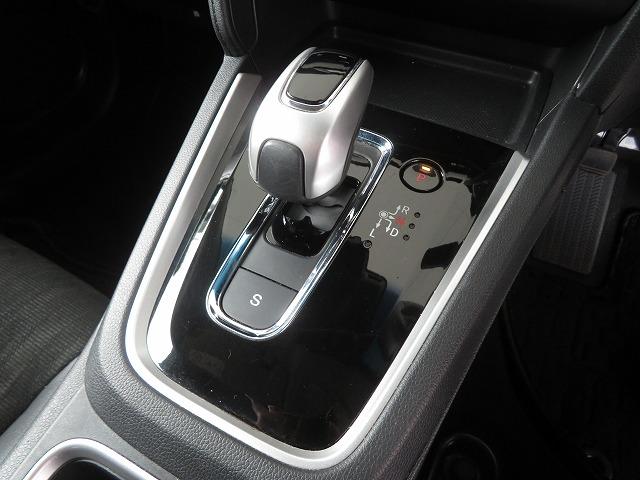 軽い軽い操作感が魅力の電子制御式シフト☆ＳモードスイッチＯＮにするとアクセルレスポンスの良い走りができます☆ＯＮ・ＯＦＦの切り替えはお好みでどうぞ☆☆☆