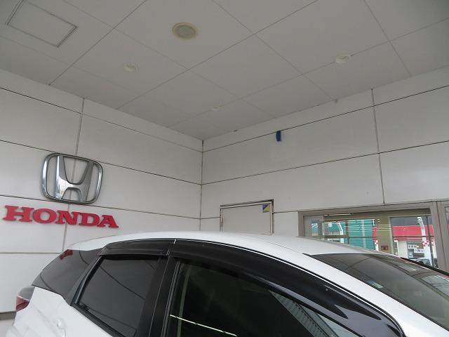 雨の日の換気に便利なドアバイザー装備車両◎雨の日のドライブに役立つ装備です◎